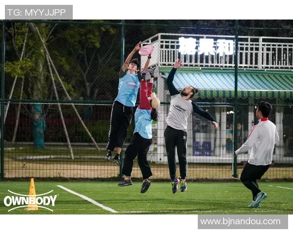 深入分析杭州飞盘队的盯防战术与比赛策略解析 深入分析杭州飞盘队的盯防战术与比赛策略解析